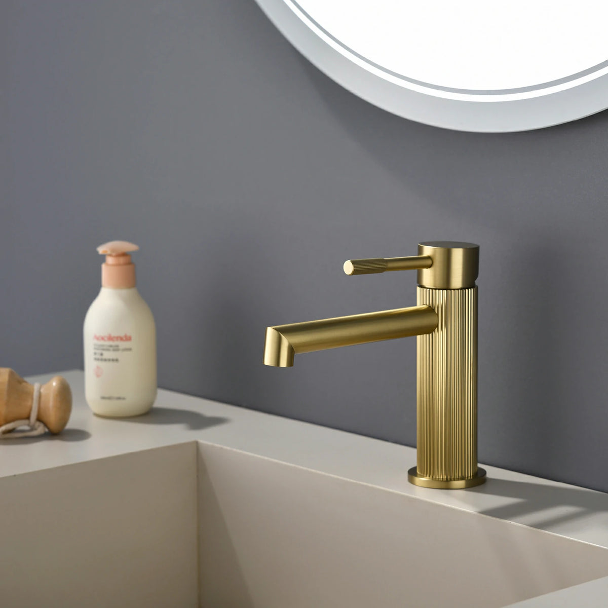 Textured Single-Handle Single-Hole Bathroom Faucet with Drain in Brushed Gold/Brushed Nickel/Matte Black