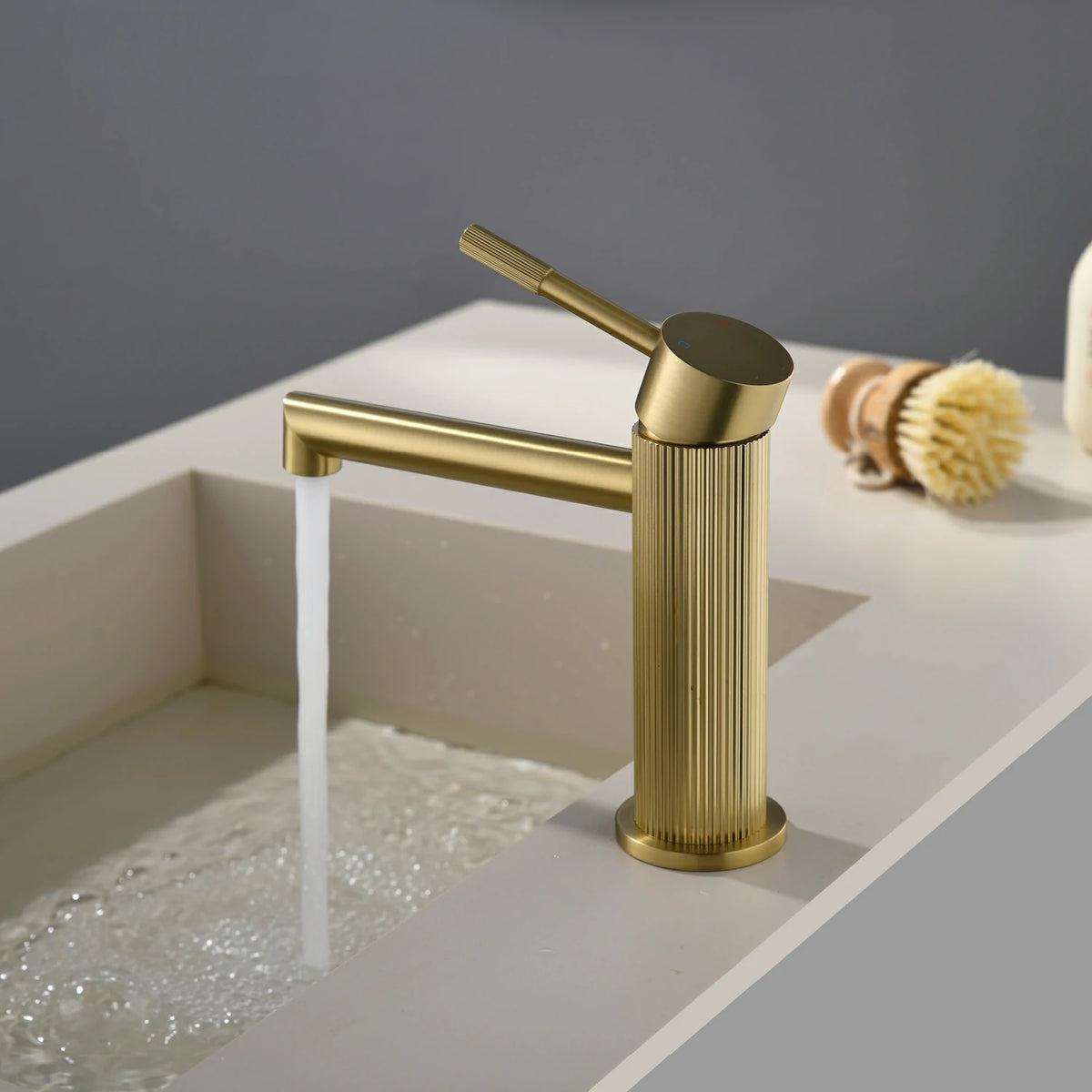 Textured Single-Handle Single-Hole Bathroom Faucet with Drain in Brushed Gold/Brushed Nickel/Matte Black