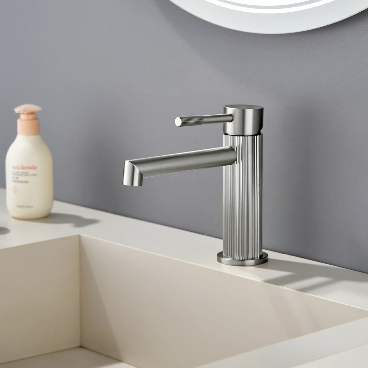 Textured Single-Handle Single-Hole Bathroom Faucet with Drain in Brushed Gold/Brushed Nickel/Matte Black