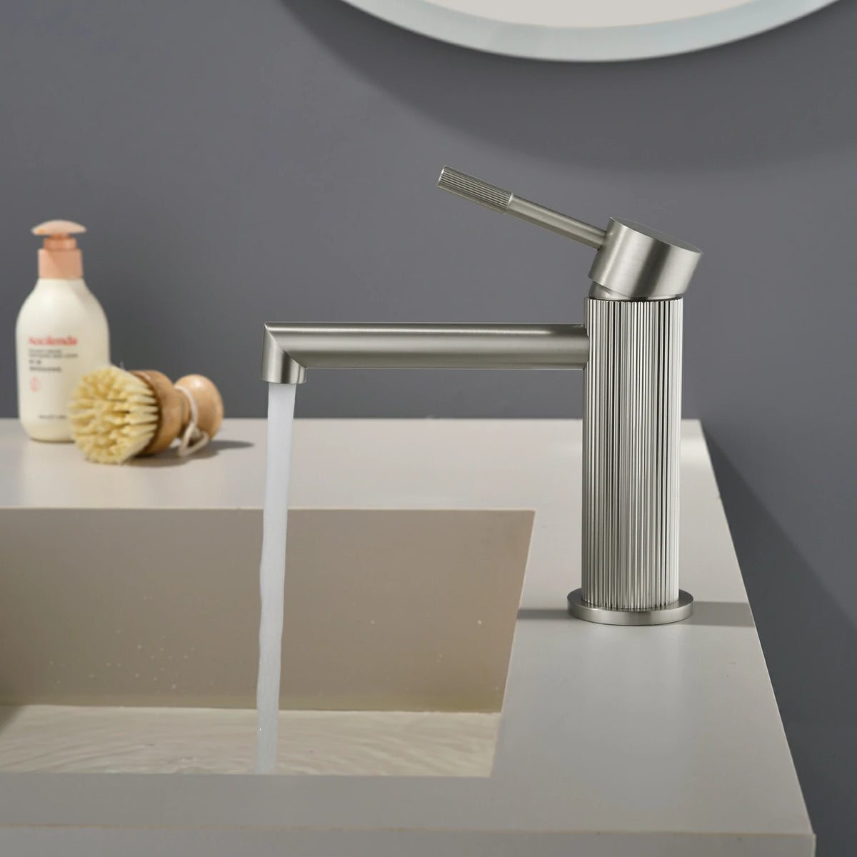 Textured Single-Handle Single-Hole Bathroom Faucet with Drain in Brushed Gold/Brushed Nickel/Matte Black