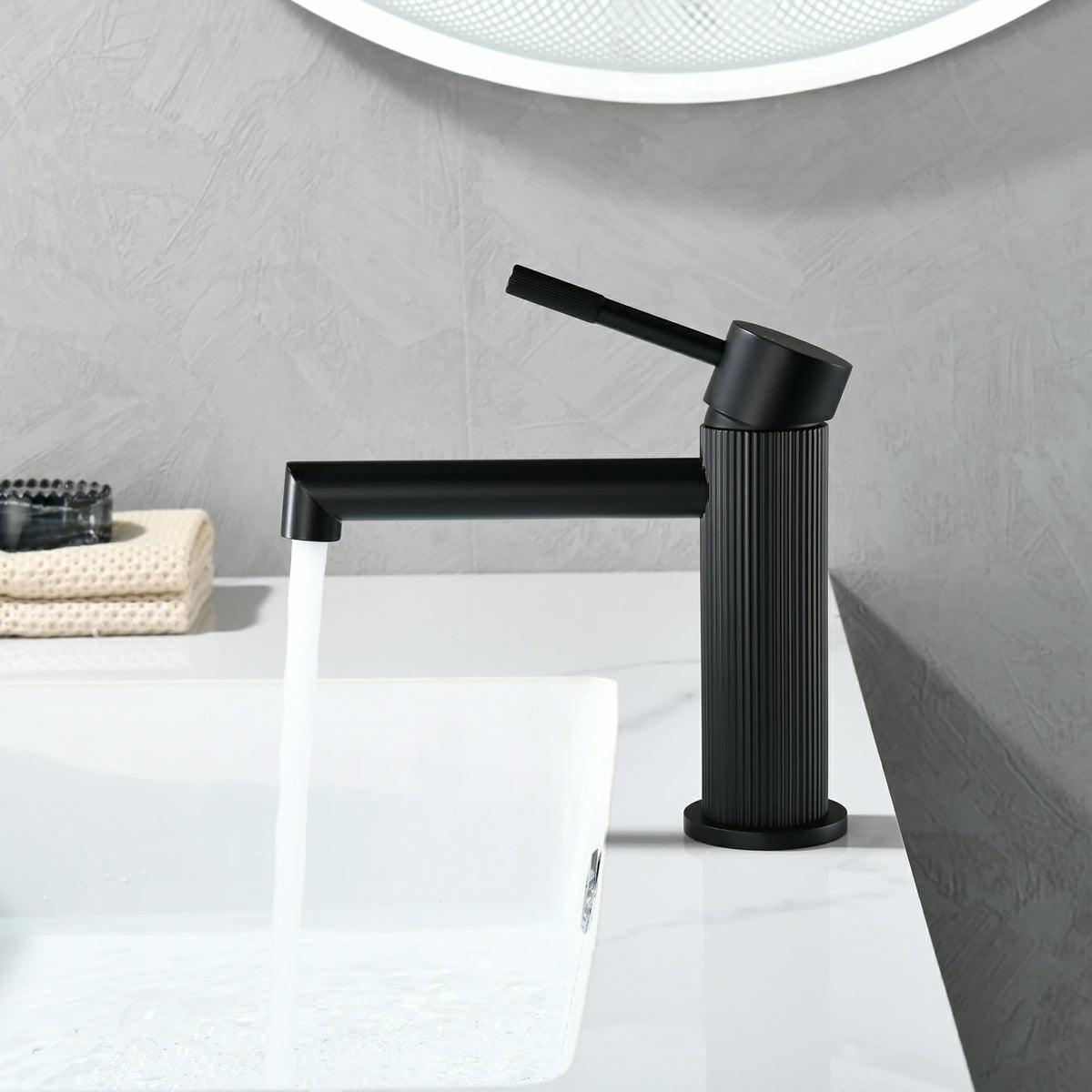 Textured Single-Handle Single-Hole Bathroom Faucet with Drain in Brushed Gold/Brushed Nickel/Matte Black
