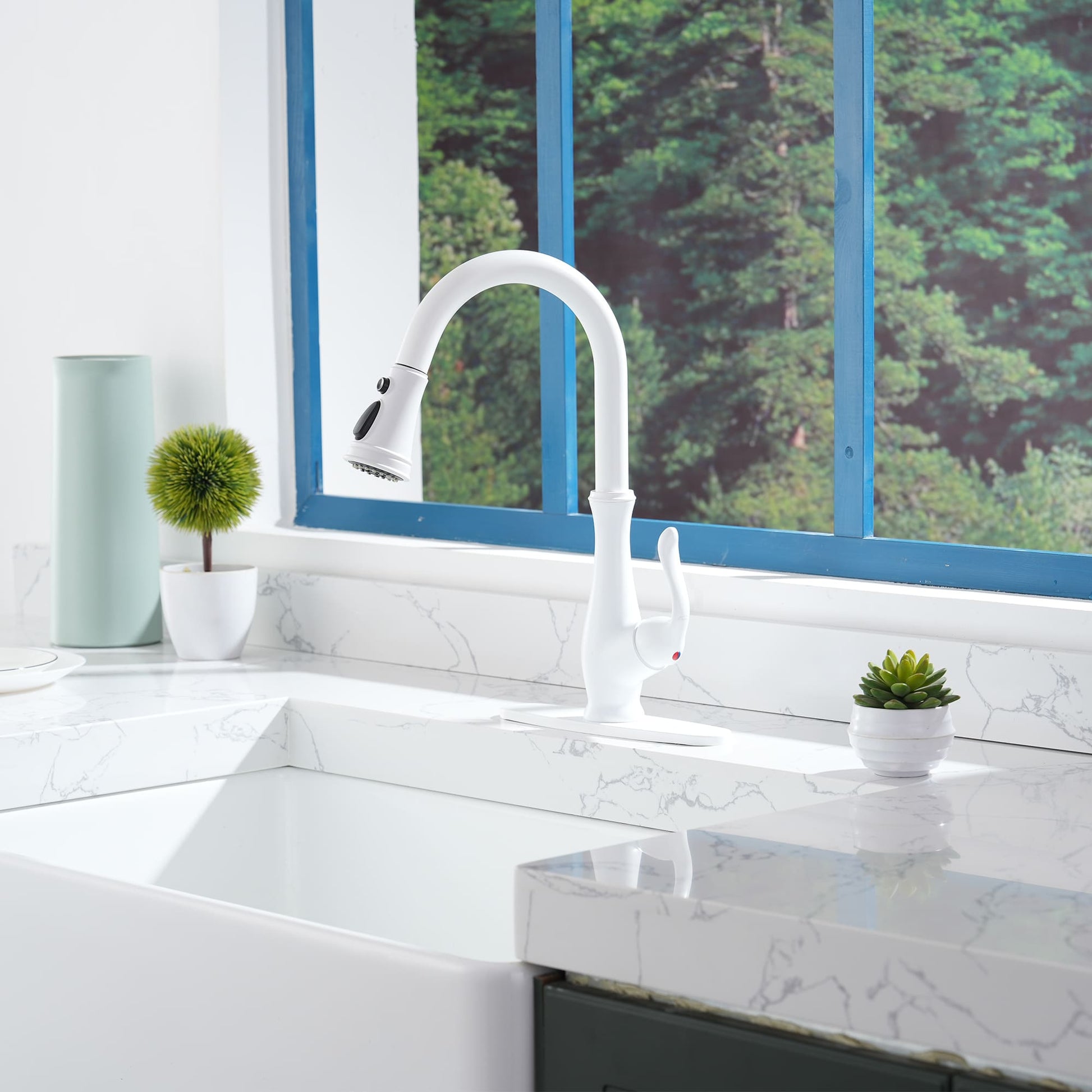 Modern Pull Down Kitchen Faucet with Magnetic Docking, Single Handle Stainless Steel Design, Easy Installation Deck Plate Included