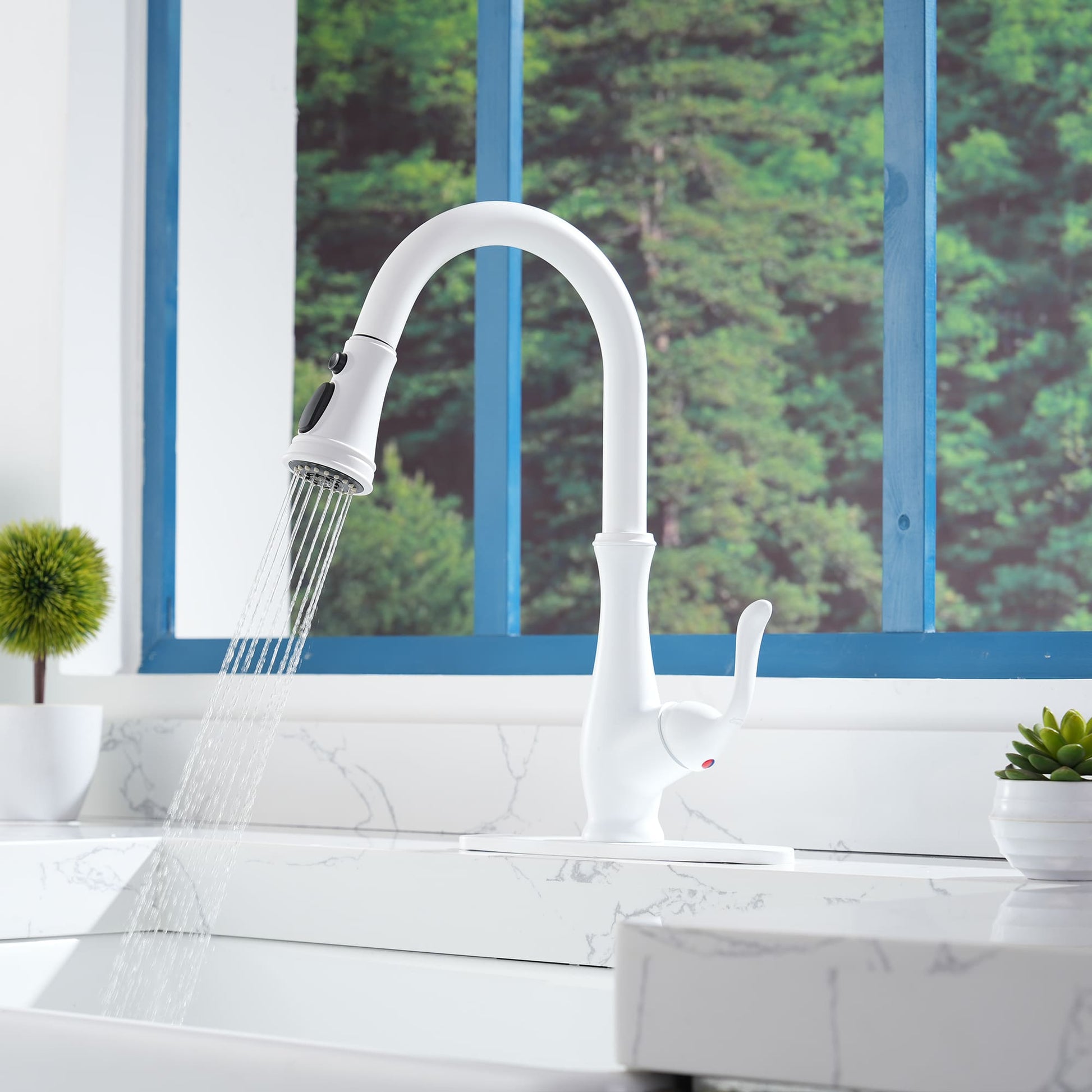 Modern Pull Down Kitchen Faucet with Magnetic Docking, Single Handle Stainless Steel Design, Easy Installation Deck Plate Included
