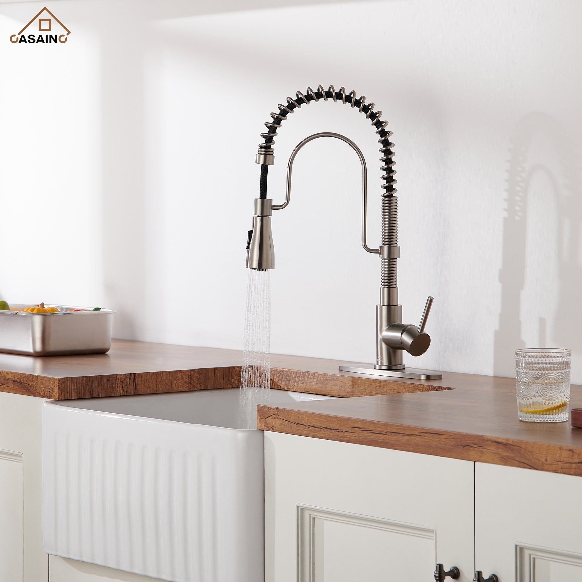 Single Handle Commercial Style Pull-Down Kitchen Faucet